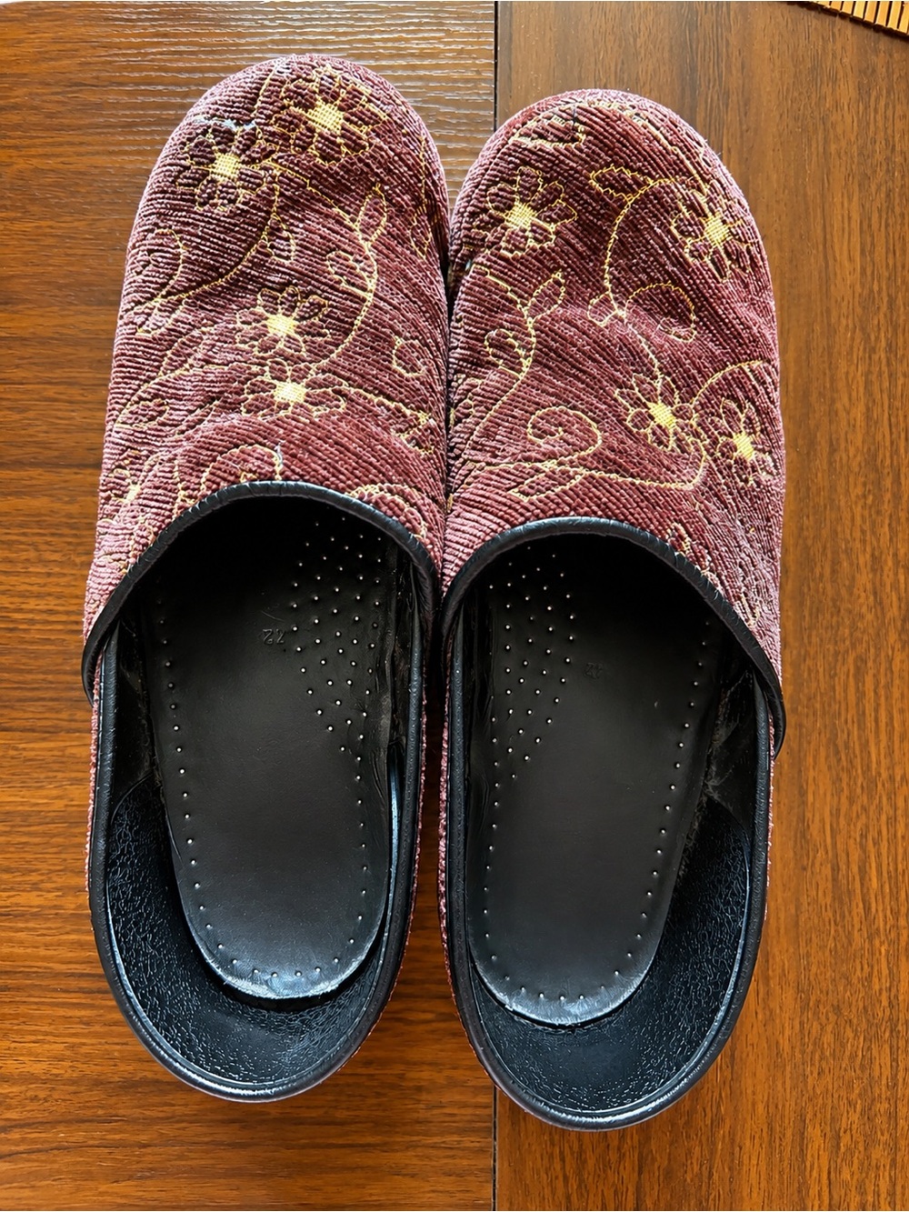 Dansko Professional Tapestry Floral Clogs Women’s 11.5–12 EU 42 Burgundy